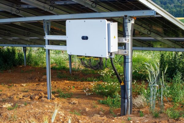 Cât rezistă un invertor pentru panouri fotovoltaice