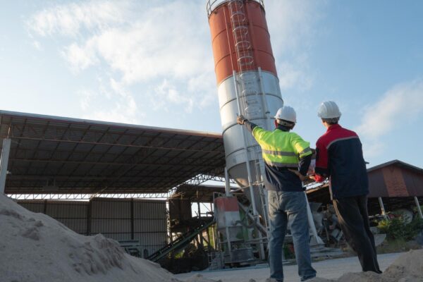 Cum verifici calitatea betonului pe șantier: 5 teste simple pe care le poți face