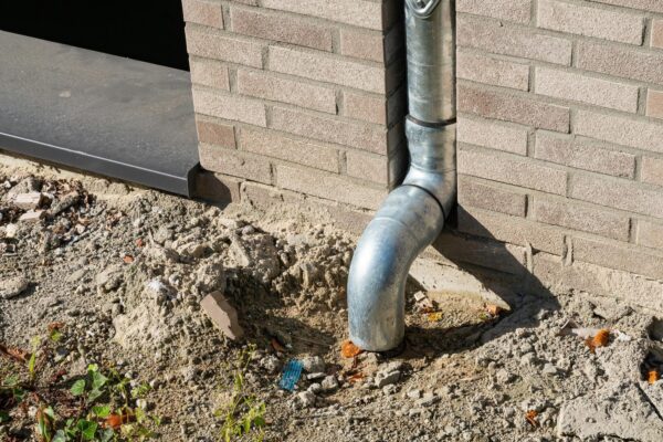 Sistemul de drenaj al fundației: cum protejezi casa de infiltrații de apă