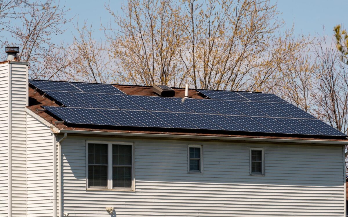 Poți instala baterii ulterior dacă ai deja panouri fotovoltaice?