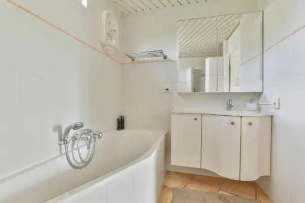 10 idei de amenajare pentru o baie mică de apartament